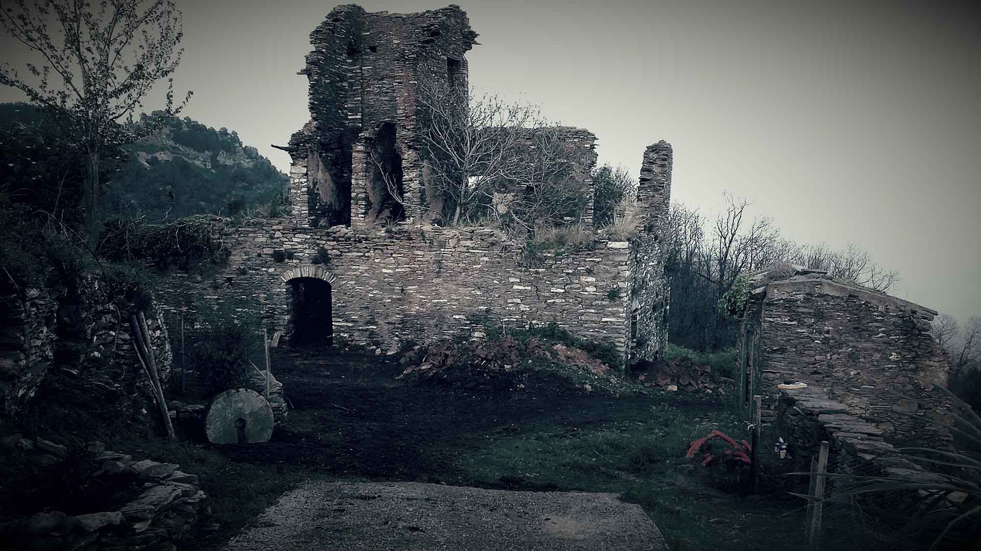 Bâtiment en ruine du domaine Colonna Santini en Corse